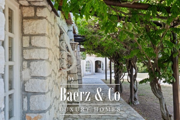 photo 6 Beautiful Provencal villa in the heart of an estate in Biot