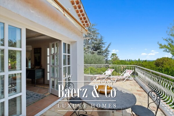 photo 17 Beautiful Provencal villa in the heart of an estate in Biot
