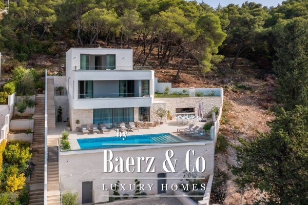 photo 6 Brac, modern villa with pool located in a natural bay