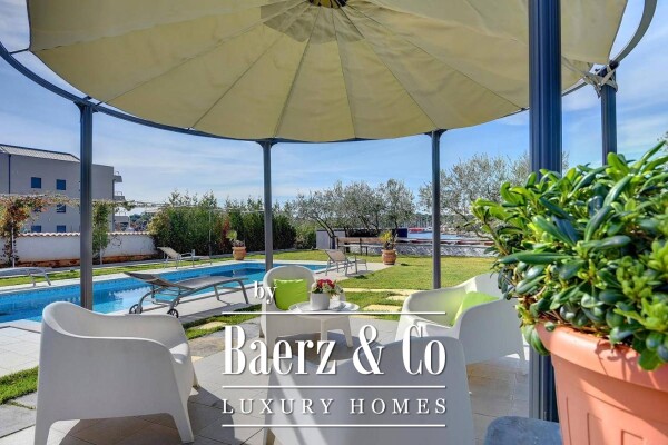 photo 3 Pula, beautiful villa with the best position - first row to the sea