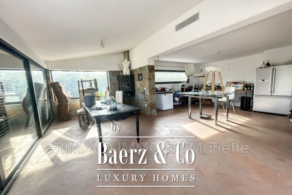 photo 3 Grimaud, France