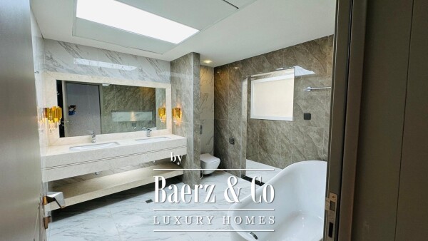 photo 20 Luxury Villa in Jumeirah Park with Canal View