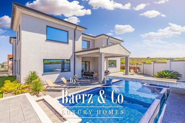 photo 3 Istria, Pomer, beautiful villa of 490 m2 near the Marina with a large garden and swimming pool