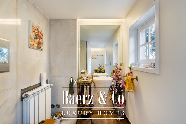 photo 10 Timeless Elegance in the Heart of Hollywood