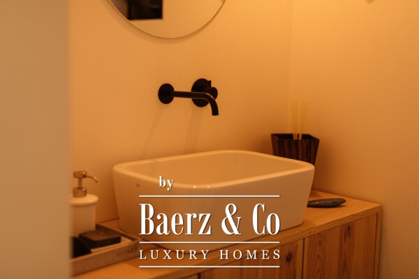 photo 13 1930s building downtown Porto