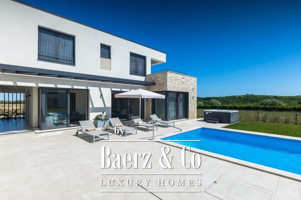 photo 4 Istria, Brtonigla, modern villa with swimming pool and jacuzzi