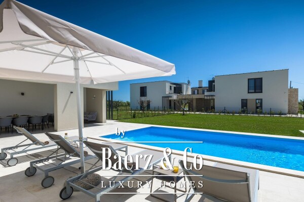 photo 5 Istria, Brtonigla, modern villa with swimming pool and jacuzzi