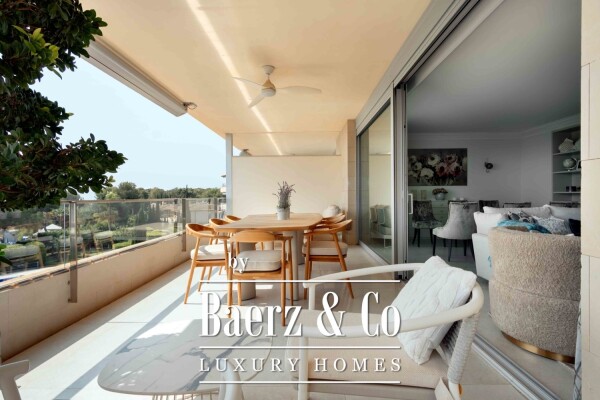 photo 12 Spacious apartment with sea views, parking and pool