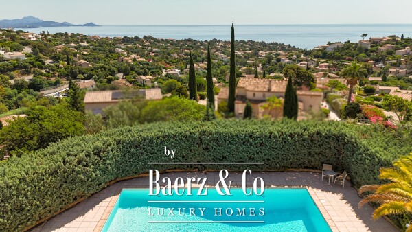photo 1 Sale Villa 6 rooms sea view Les Issambres with swimming pool, garage and garden - St Tropez GULF