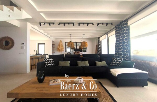 photo 6 EXCLUSIVE LUXURY VILLA ON THE FIRST LINE OF THE SEA IN CIUTADELLA, MENORCA, WITH SWIMMING POOL AND MODERN DESIGN