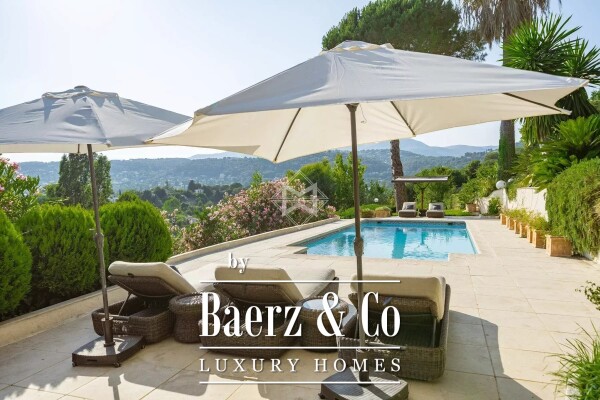 photo 2 Charming Provençal villa with pool and tennis court