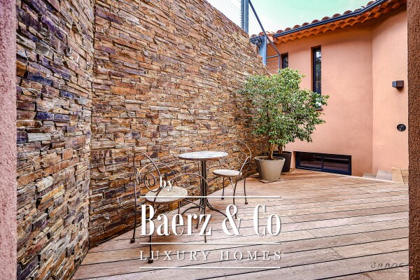 photo 6 Renovated 7-room villa with sea and vineyard views, featuring a swimming pool, gym, hammam, cinema room and garage.