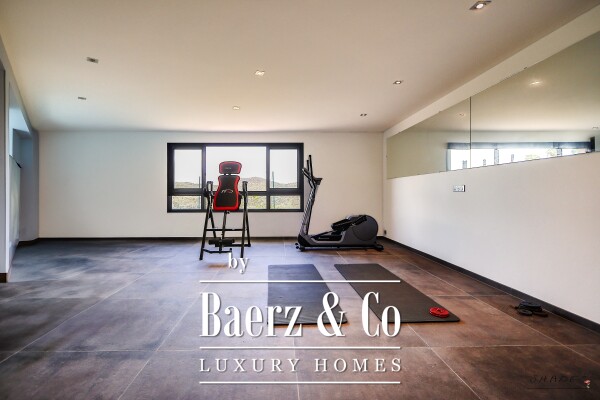 photo 12 Renovated 7-room villa with sea and vineyard views, featuring a swimming pool, gym, hammam, cinema room and garage.