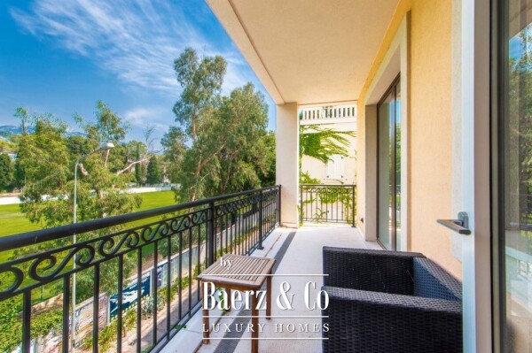 photo 4 Spacious Apartment with a Sea View in Tivat