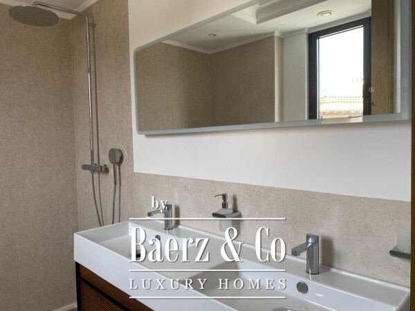 photo 16 Robust corner plot chalet in Tenerife south