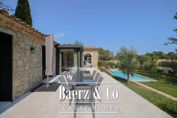 photo 3 Stone and renovated villa located in Valbonne