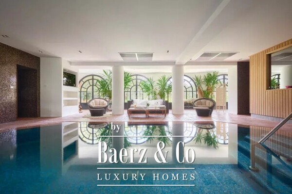 photo 15 Elegant private mansion in the heart of a vast estate