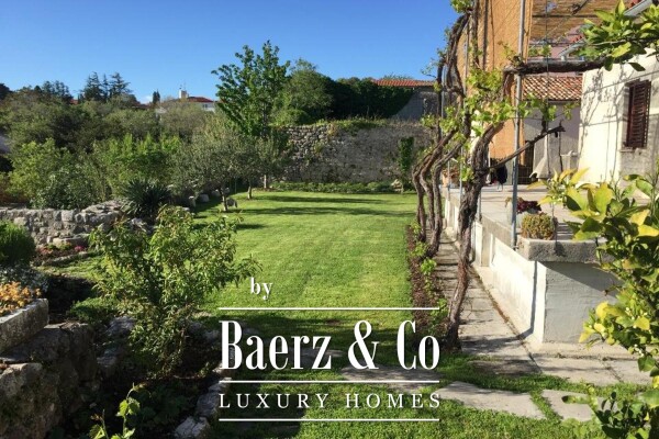 photo 2 Krk, 200 m² house with a garden