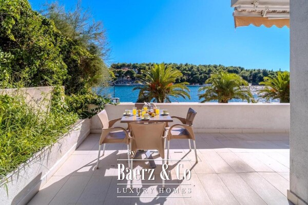 photo 4 Brač, Milna, house with six apartments, first row to the sea