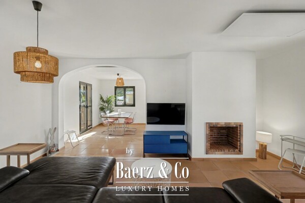 photo 4 Singular house with open sea views and private rooftop