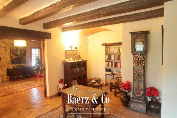 photo 8 Rustic charm and exclusivity just minutes from the Mediterranean.
