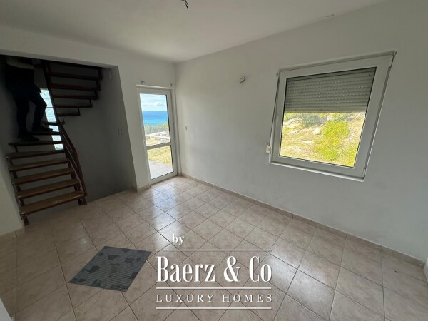 photo 10 House with a Plot in a Premium Location for Renovation