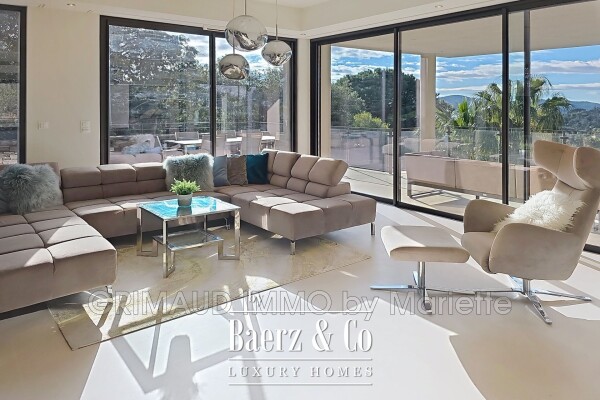 photo 3 Grimaud, France