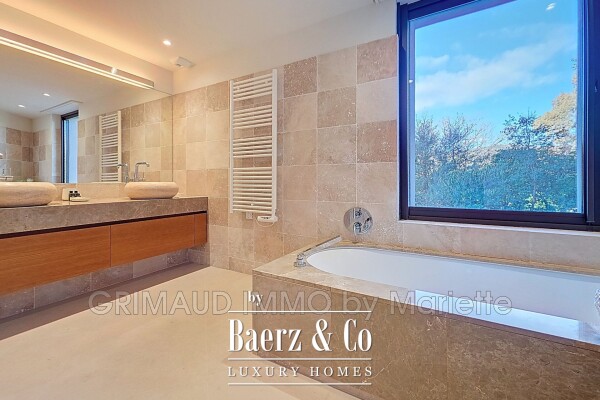 photo 9 Grimaud, France