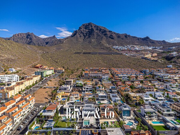 photo 40 Beautiful move in ready villa in residential area Tenerife south