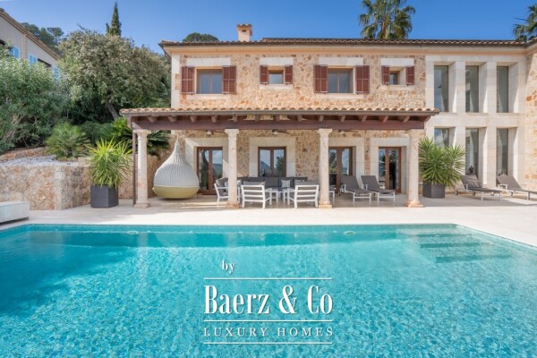 photo 4 Majestic 6-bedroom luxury villa with sea views and rental licence