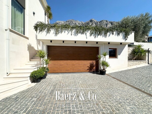 photo 23 Modern Luxury Villa with a Pool Bar and Lounge Bar