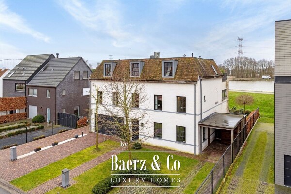 photo 22 Uitzonderlijke Duplex met zicht op kanaal, garage, carport en ruime (wijn)kelder!