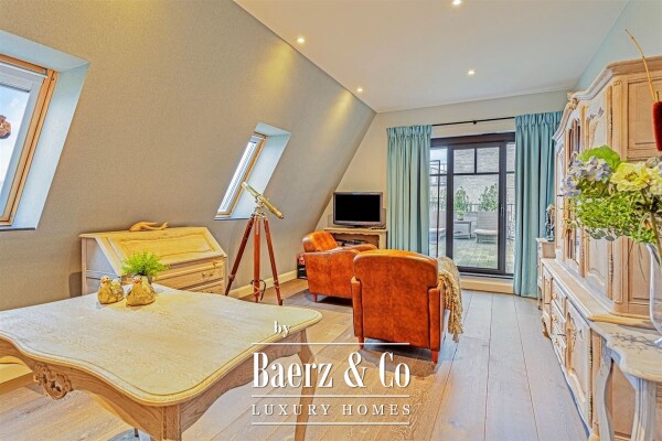 photo 32 Uitzonderlijke Duplex met zicht op kanaal, garage, carport en ruime (wijn)kelder!