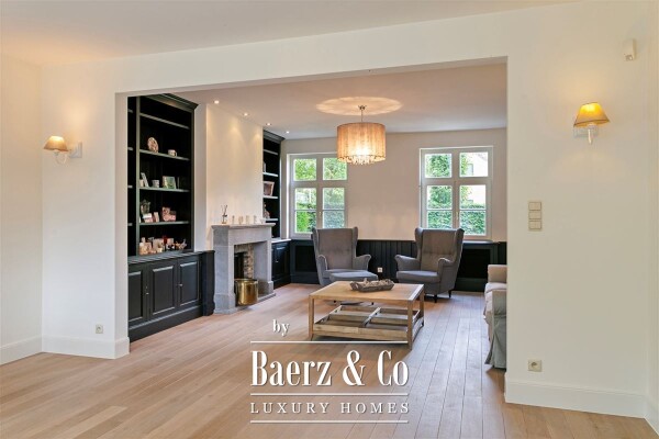 photo 8 Gelegen in doodlopende straat 6slpk,3badks!