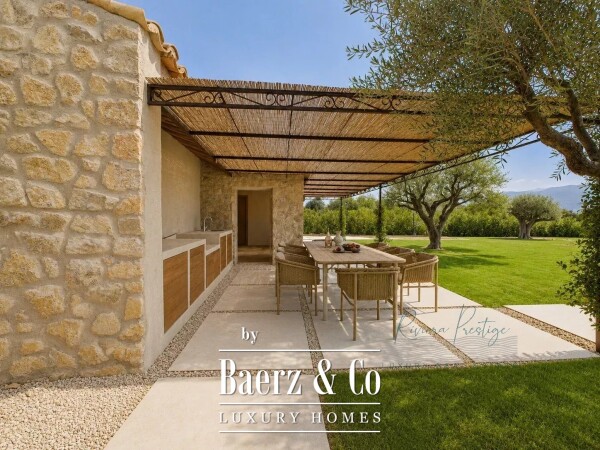 photo 7 Elegant 5-Bedroom Villa with Pool in Castellaras Aréa