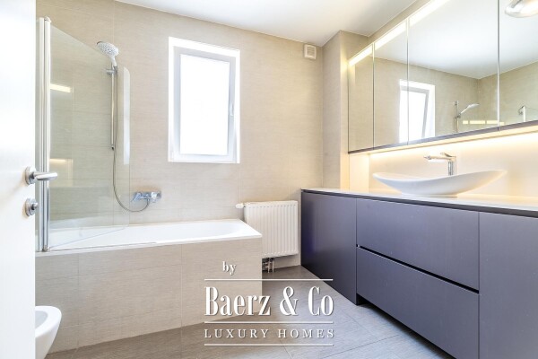 photo 8 Zagreb, Srebrnjak, spacious four-bedroom apartment 139 m², terrace, 2 parking spaces, storage room
