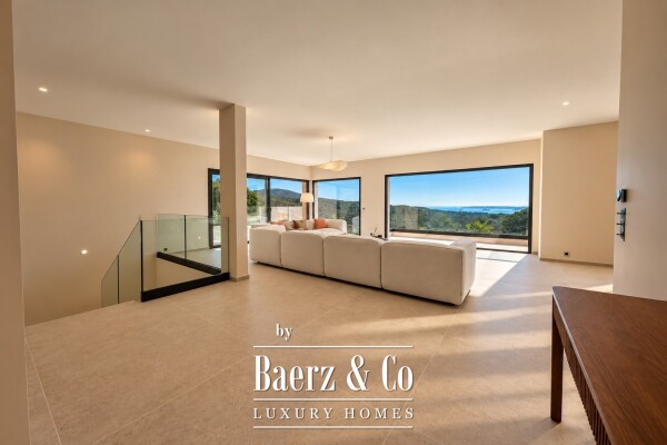 photo 9 Grimaud — Sea-View Luxury Villa with Five Bedrooms and Pool