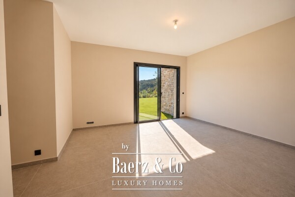 photo 14 Grimaud — Sea-View Luxury Villa with Five Bedrooms and Pool