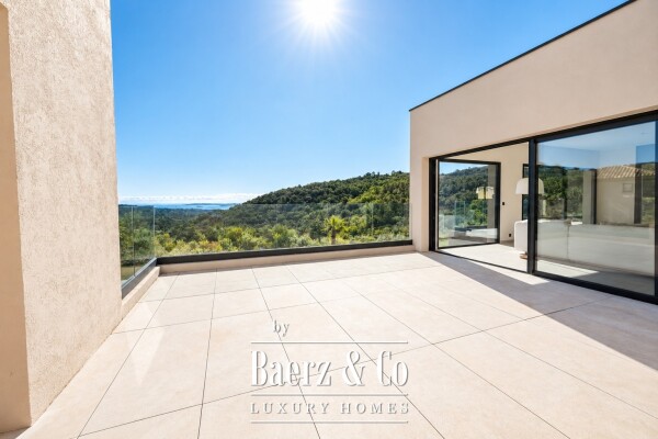 photo 10 Grimaud — Sea-View Luxury Villa with Five Bedrooms and Pool